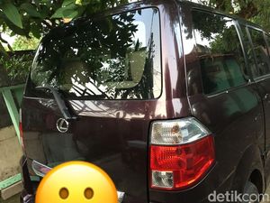 Wah, Ada Mobil Lexus APV