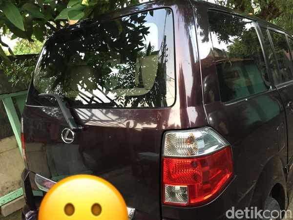 Wah, Ada Mobil Lexus APV