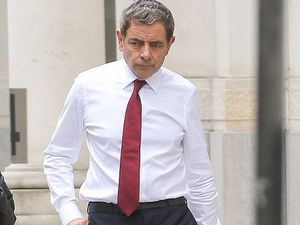 Ini yang Bikin Mr. Bean Dituduh Bikin Jualan Mobil Listrik Tersendat