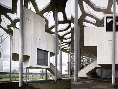 Bukan Cuma Hati, Rumah Juga Bisa Digantung