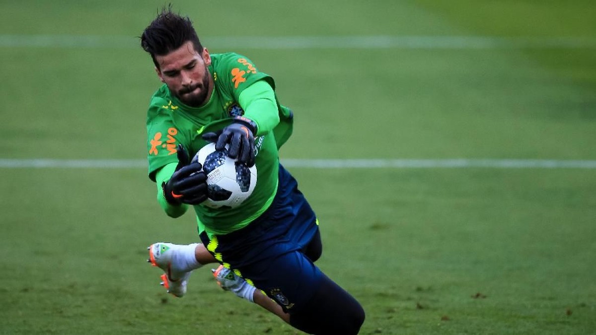 Alisson Becker jadi kiper termahal di dunia setelah ditransfer Liverpool dari AS Roma (Foto: Buda Mendes/Getty Images)