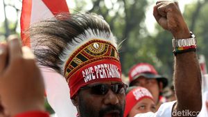 Pekerja Pertamina Demo Tolak Penjualan Aset