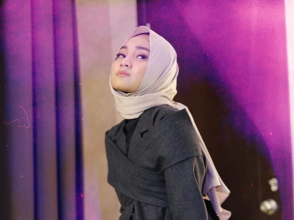 Fatin Berkilau di Opening Asian Games, Iis Dahlia Kena Semprot Lagi Fatin Berkilau di Opening Asian Games, Iis Dahlia Kena Semprot Lagi
