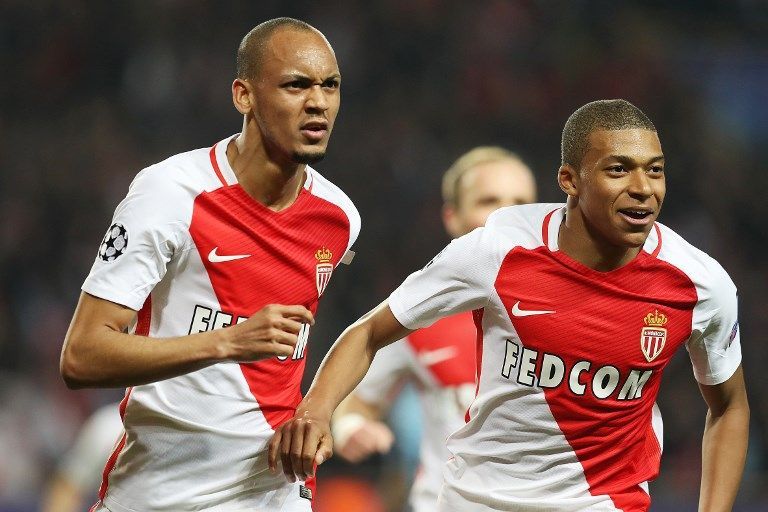 Monaco's Brazilian defender Fabinho (L) celebrates with Monaco's French forward Kylian Mbappe Lottin during the UEFA Champions League round of 16 football match between Monaco and Manchester City at the Stade Louis II in Monaco on March 15, 2017. / AFP PHOTO / Valery HACHE