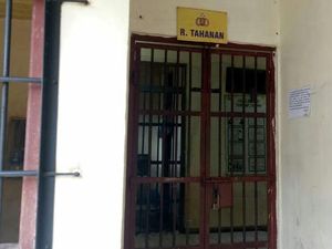5 Anggota DPRD Malang Tahanan KPK Dititipkan di Rutan Medaeng 5 Anggota DPRD Malang Tahanan KPK Dititipkan di Rutan Medaeng