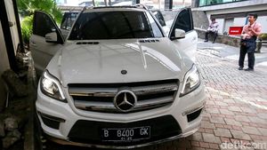 Mercy GL 400 Milik Koruptor Ini Laku Rp 1M