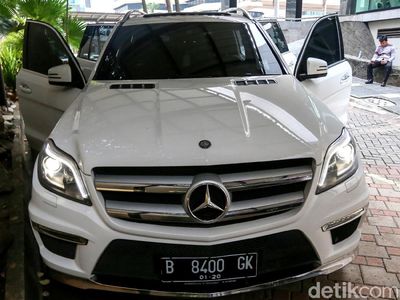 Mercy GL 400 Milik Koruptor Ini Laku Rp 1M