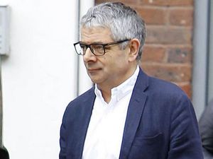 Rowan Atkinson Dikabarkan Meninggal Lagi, Netizen Marah-marah Rowan Atkinson Dikabarkan Meninggal Lagi, Netizen Marah-marah