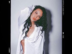 Foto Pose Seksi, Sophia Latjuba: Age is Irrelevant