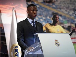 Vinicius Junior akhirnya diperkenalkan secara resmi oleh Real Madrid setelah menuntaskan transfernya musim dingin lalu dari Flamengo. (Susana Vera/REUTERS)