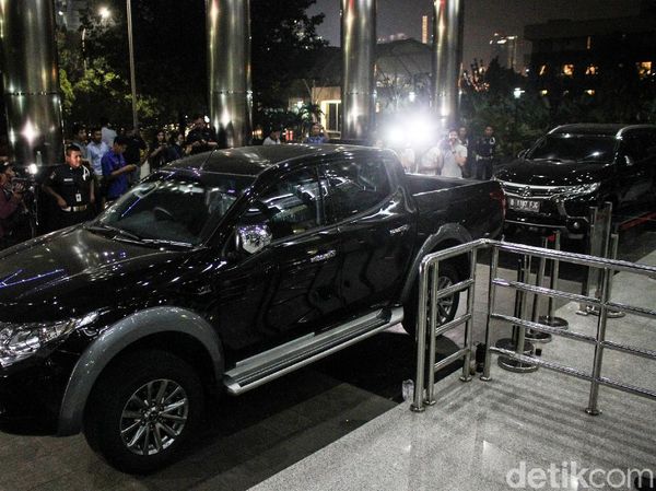 Ini Penampakan 2 Mobil Milik Wahid Yang Ditahan KPK