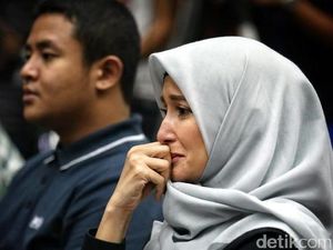 Inneke Koesherawati, Nangis Dengar Vonis Suami Sekarang Diamankan KPK Inneke Koesherawati, Nangis Dengar Vonis Suami Sekarang Diamankan KPK
