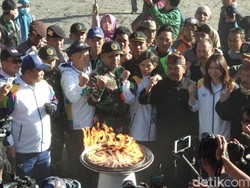 Obor Asian Games Tiba di Bromo, Ini Harapan Warga