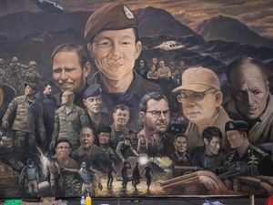 Gua Thailand: Mural Raksasa Menghormati Tim Penyelamat 12 Remaja Gua Thailand: Mural Raksasa Menghormati Tim Penyelamat 12 Remaja