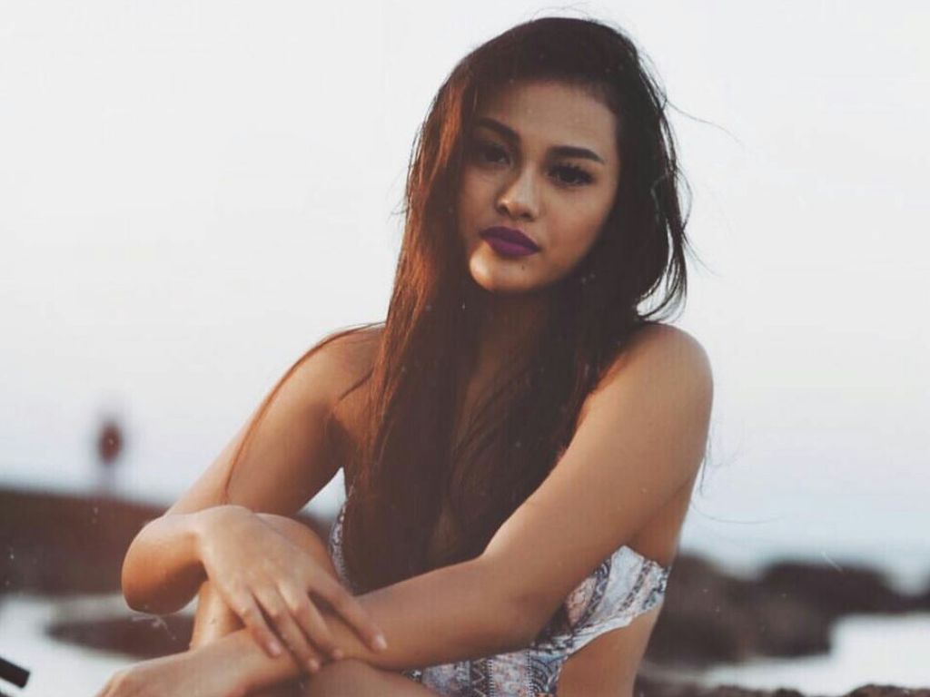 Aurel Hermansyah Berbikini di Pantai, Tapi Tutup Kolom Komentar Aurel Hermansyah Berbikini di Pantai, Tapi Tutup Kolom Komentar