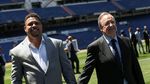 Ronaldo Sambut Vinicius Junior di Bernabeu