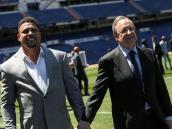 Kedatangan Vinicius di Bernabeu mendapat sambutan khusus dari legenda sepakbola Brasil, Ronaldo, yang memperkuat Real Madrid sedari 2002 hingga 2006 itu. (Susana Vera/REUTERS)