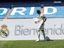 Bienvenido, Vinicius! Selamat datang di Madrid, Vinicius. Vinicius bakal jadi andalan baru Los Blancos di lini depan. (Susana Vera/REUTERS)