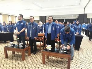 Pakde Karwo Minta DPP PD Pertimbangkan Dukung Jokowi di Pilpres 2019 Pakde Karwo Minta DPP PD Pertimbangkan Dukung Jokowi di Pilpres 2019