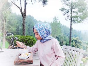 Poppy Bunga Selalu Pamer Kemesraan dengan Keluarga Saat Kulineran