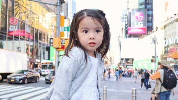 Aih, Menggemaskan Banget Sih Gadis Cilik Asal Filipina Ini