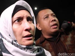 Inneke Koesherawati Keluar Gedung KPK dengan Wajah Sembap