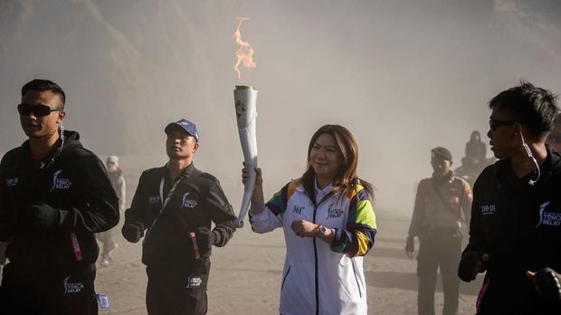Api Obor Asian Games 2018 Berkobar di Puncak Gunung Bromo