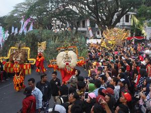 Peraih Medali Olimpiade Pertama Bawa Obor Asian Games di Malang