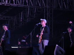 Efek Rumah Kaca Ajak Penggemar Rekaman Bareng