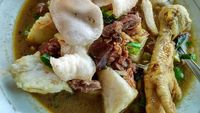 Enak Mantap! Sarapan Kupat Gule yang Gurih-gurih Manis