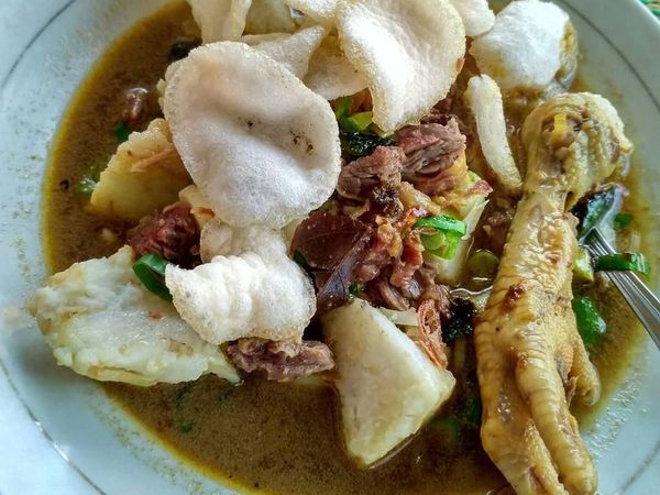 Enak Mantap! Sarapan Kupat Gule yang Gurih-gurih Manis