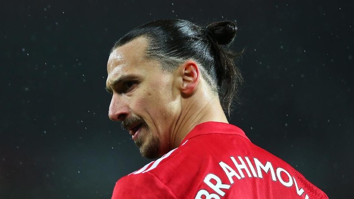 MANCHESTER, ENGLAND - NOVEMBER 25:  Zlatan Ibrahimovic of Manchester United looks on during the Premier League match between Manchester United and Brighton and Hove Albion at Old Trafford on November 25, 2017 in Manchester, England.  (Photo by Alex Livesey/Getty Images)
