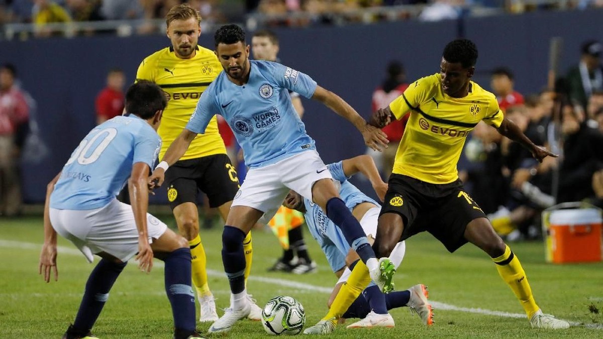 Riyad Mahrez menjalani debut di Manchester City (Foto: John Gress/Reuters)