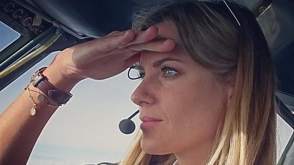 Kepincut Paras Cantik Sara, Pilot Wanita yang Buat Pria Melayang