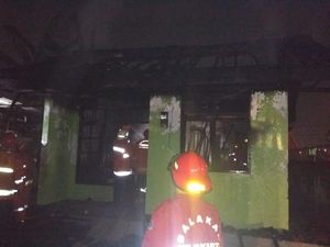 Anak Main Lilin Saat Mati Lampu, Satu Rumah di Jaktim Terbakar