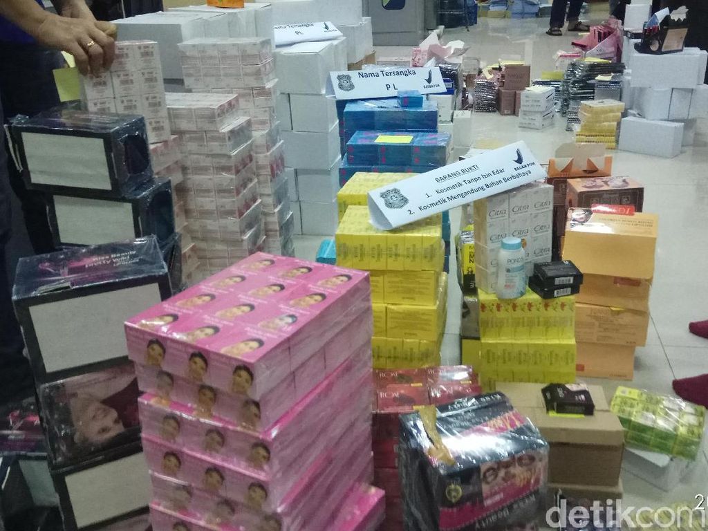 Toko Kosmetik Ini Diketahui Menjual Kosmetik Ilegal Toko Kosmetik Ini Diketahui Menjual Kosmetik Ilegal