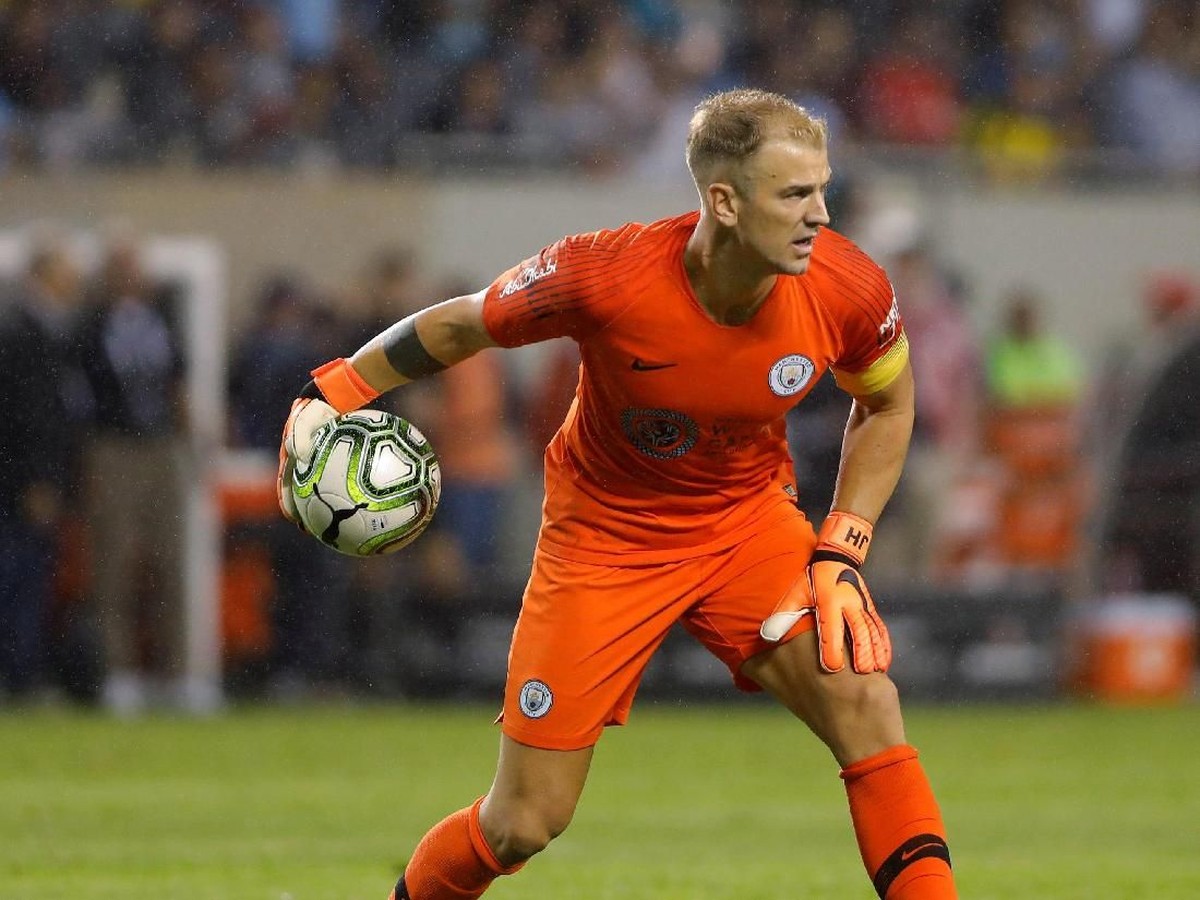 Joe Hart dijual murah oleh Manchester City. Siapa berminat? (REUTERS/John Gress)