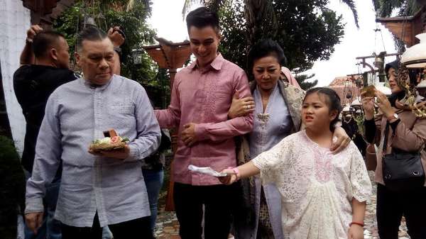 Senyum Semringah Baim Wong dan Paula Verhoeven Usai Lamaran di Semarang