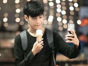 Begini Kerennya Gaya Singto, Aktor Thailand Saat Cicip Seafood Hingga Mie Instan Begini Kerennya Gaya Singto, Aktor Thailand Saat Cicip Seafood Hingga Mie Instan