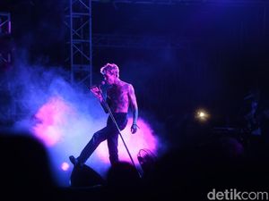 The Neighbourhood Bakar Semangat We The Fest 2018