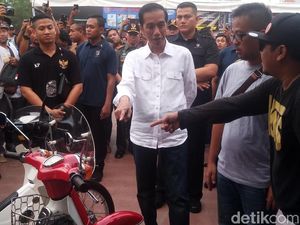 Gaya Santai Jokowi di WTF