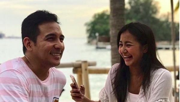 Kekompakan Amara dan Frans Lingua di 18 Tahun Pernikahan