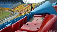 Sriwijaya FC saat ini tengah dilanda krisis. Mereka ditinggal oleh beberapa pemain bintangnya, juga tim pelatih karena permasalahan dana. Akibat masalah di tubuh manajemen itu, Sriwijaya FC menuai hasil buruk. Yang paling anyar, Laskar Wong Kito dilumat Singo Edan tiga gol dalam lanjutan Liga 1 2018, Sabtu (21/7/2018), dengan skor akhir 0-3.