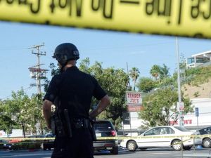 Penyanderaan Swalayan di Los Angeles, 1 Orang Tewas Penyanderaan Swalayan di Los Angeles, 1 Orang Tewas