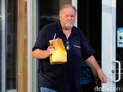 Rayakan Ultah Sendirian, Ayah Meghan Markle Pilih Melahap Makanan Resto Cepat Saji