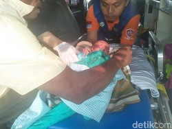 Biadab, Bayi Laki-laki Dalam Kardus Ini Dibuang di Pasar Loak