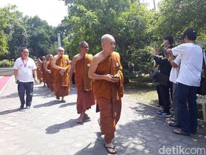 Umat Buddha Indonesia Ikuti Pembacaan Kitab Suci Tipitaka