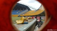 Kekecewaan pun diungkapkan oleh para pendukung Sriwijaya FC yang menempati tribune kanan dan tribune selatan. Kerusuhan itu terjadi pada menit ke-76 pertandingan, saat Arema FC mencetak gol ketiga.