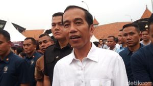 Foto: Jokowi dan Cawapres Berinisial M yang Masih Misterius
