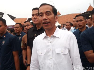 Foto: Jokowi dan Cawapres Berinisial M yang Masih Misterius